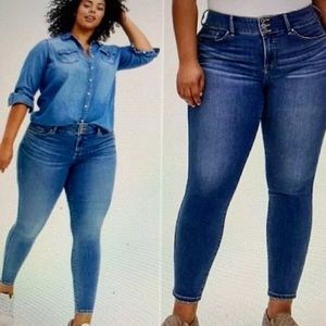 Torrid 22 short jegging jeans plus super soft